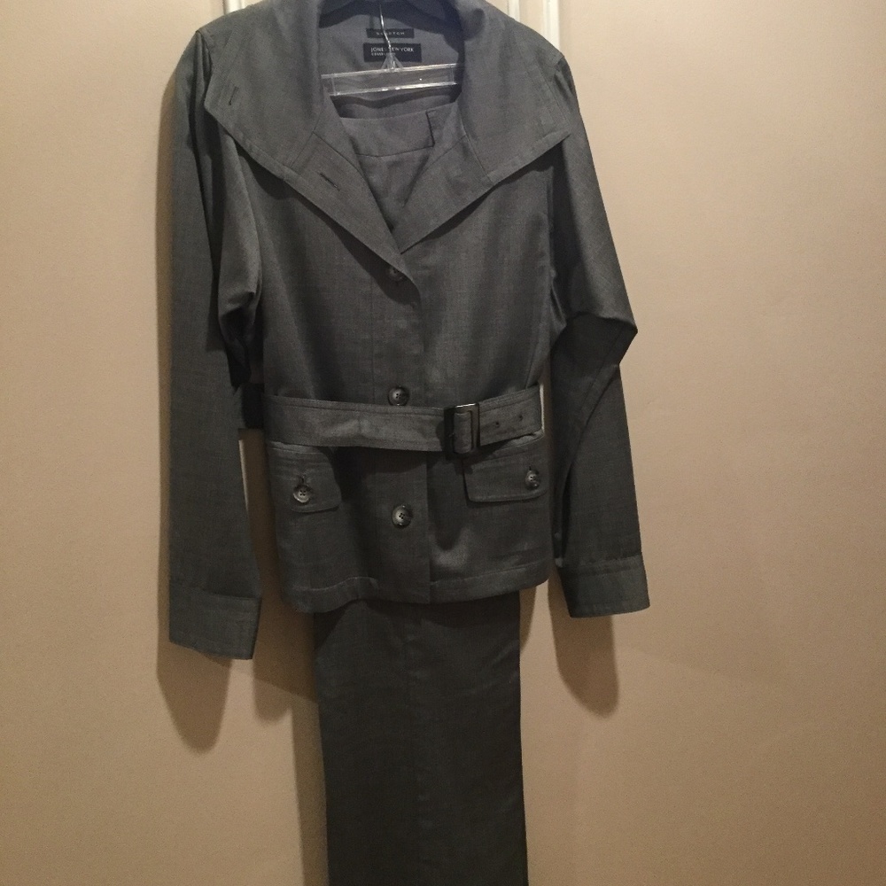 Jones of New York Collection